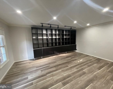 9609 Barkston Court - Photo Thumbnail 8