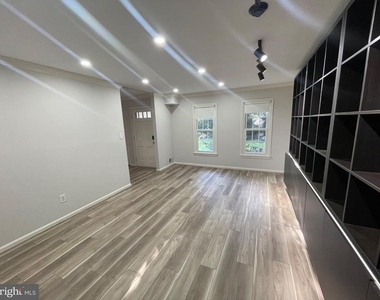 9609 Barkston Court - Photo Thumbnail 27