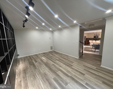 9609 Barkston Court - Photo Thumbnail 7
