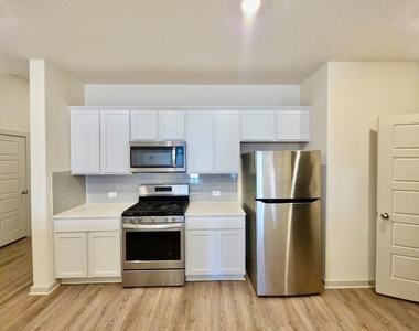 14301 Mcarthur Dr - Photo Thumbnail 6