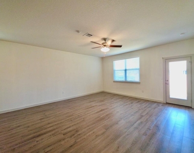 14301 Mcarthur Dr - Photo Thumbnail 3