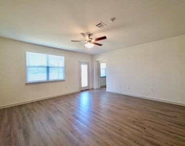 14301 Mcarthur Dr - Photo Thumbnail 2