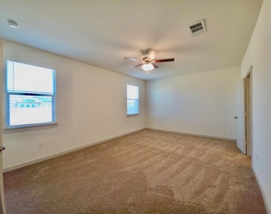 14301 Mcarthur Dr - Photo Thumbnail 11