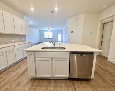 14301 Mcarthur Dr - Photo Thumbnail 7