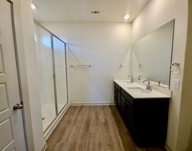 14301 Mcarthur Dr - Photo Thumbnail 13