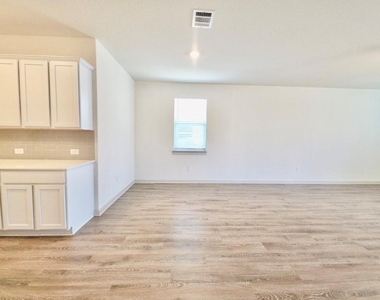 14301 Mcarthur Dr - Photo Thumbnail 9