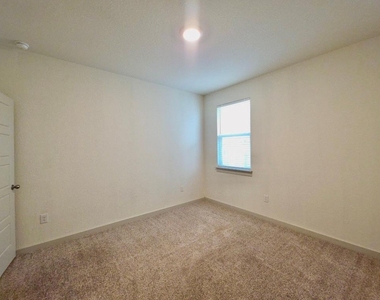 14301 Mcarthur Dr - Photo Thumbnail 18
