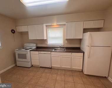 11203 Dodson Lane - Photo Thumbnail 3