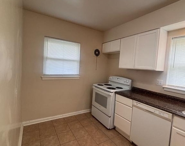 11203 Dodson Lane - Photo Thumbnail 7