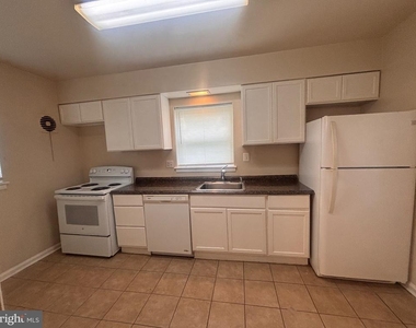 11203 Dodson Lane - Photo Thumbnail 4