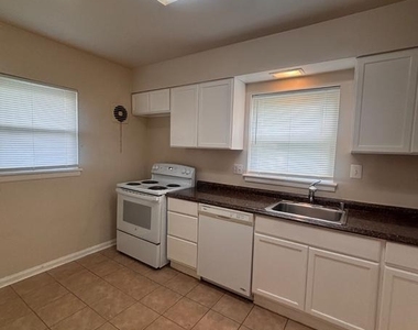 11203 Dodson Lane - Photo Thumbnail 2
