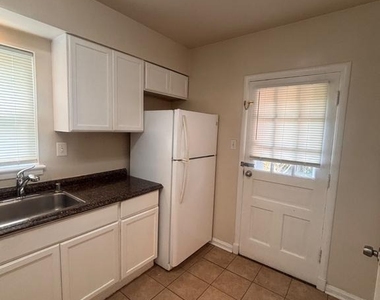 11203 Dodson Lane - Photo Thumbnail 10