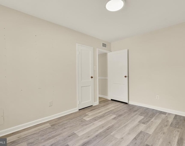 10413 Montrose Avenue - Photo Thumbnail 11