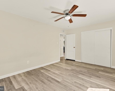 10413 Montrose Avenue - Photo Thumbnail 15