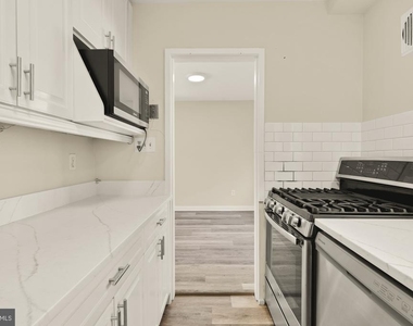 10413 Montrose Avenue - Photo Thumbnail 7