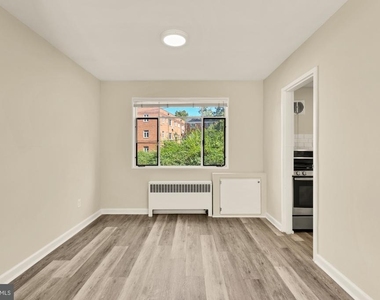 10413 Montrose Avenue - Photo Thumbnail 4