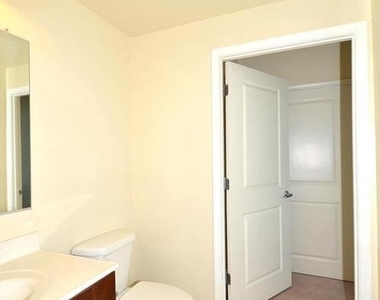 930 Wayne Avenue - Photo Thumbnail 12