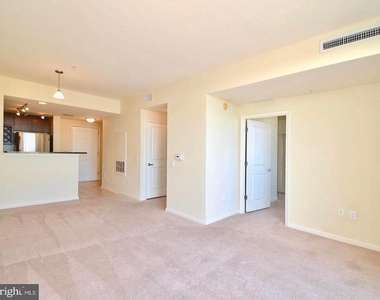 930 Wayne Avenue - Photo Thumbnail 4