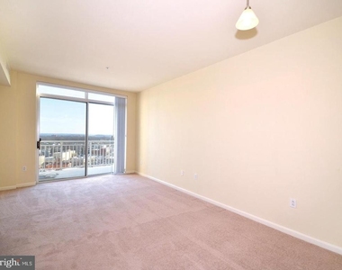 930 Wayne Avenue - Photo Thumbnail 6