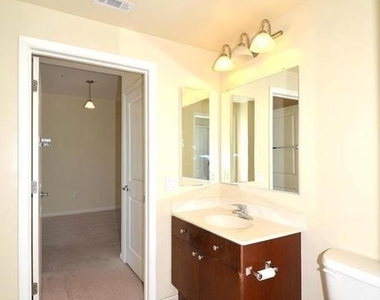 930 Wayne Avenue - Photo Thumbnail 11
