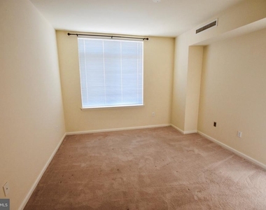 930 Wayne Avenue - Photo Thumbnail 10