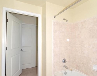 930 Wayne Avenue - Photo Thumbnail 13