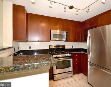 930 Wayne Avenue - Photo Thumbnail 2