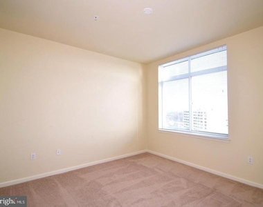 930 Wayne Avenue - Photo Thumbnail 9