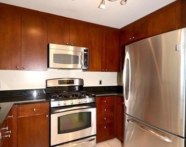 930 Wayne Avenue - Photo Thumbnail 3