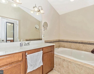 11882 Country Squire Way - Photo Thumbnail 25