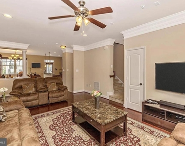 11882 Country Squire Way - Photo Thumbnail 5