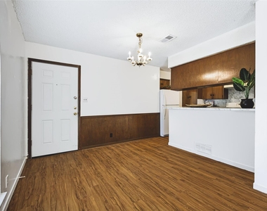 4713 Sagebrush Trl - Photo Thumbnail 4