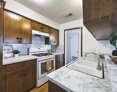 4713 Sagebrush Trl - Photo Thumbnail 7