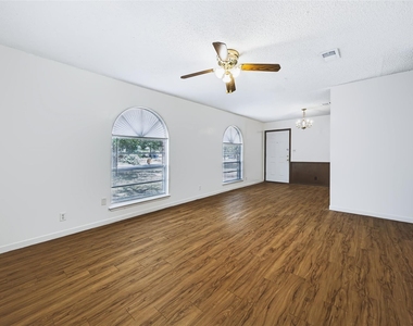4713 Sagebrush Trl - Photo Thumbnail 5