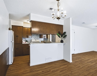 4713 Sagebrush Trl - Photo Thumbnail 3