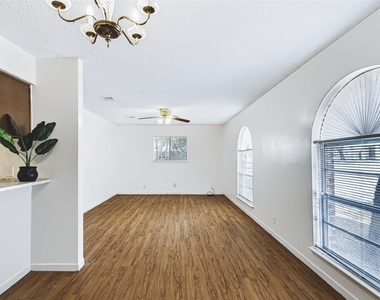 4713 Sagebrush Trl - Photo Thumbnail 2