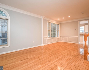 1303 Cameron Hill Court - Photo Thumbnail 6