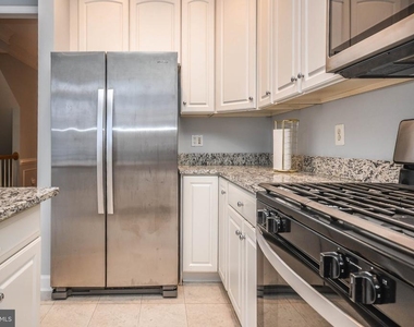 1303 Cameron Hill Court - Photo Thumbnail 9