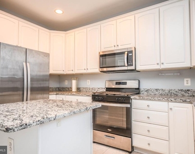 1303 Cameron Hill Court - Photo Thumbnail 8