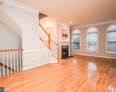 1303 Cameron Hill Court - Photo Thumbnail 3