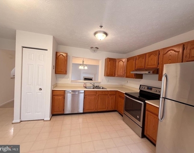 17901 Cottonwood Terrace - Photo Thumbnail 9