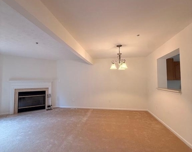 17901 Cottonwood Terrace - Photo Thumbnail 12