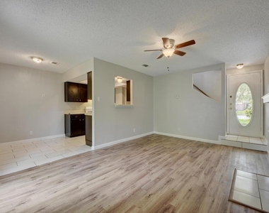 9203 Kempler Dr - Photo Thumbnail 3