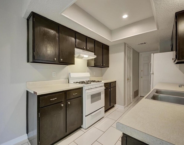 9203 Kempler Dr - Photo Thumbnail 5