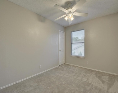 9203 Kempler Dr - Photo Thumbnail 7