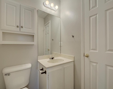 9203 Kempler Dr - Photo Thumbnail 13