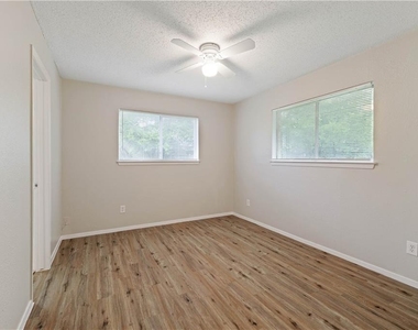806 Judy Dr - Photo Thumbnail 10