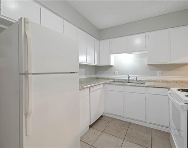 806 Judy Dr - Photo Thumbnail 5