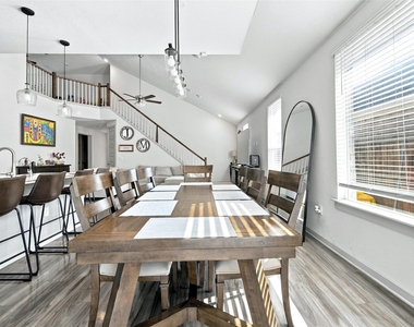 2405 Gabriels Horn Rd - Photo Thumbnail 10