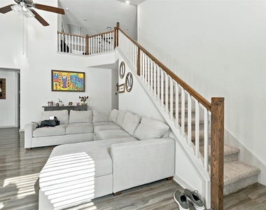 2405 Gabriels Horn Rd - Photo Thumbnail 13